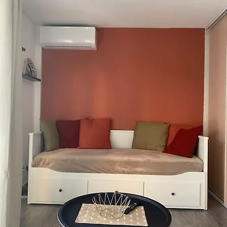 Appt 2 Pieces Port - Mega Terrasse + Garage Apartment Frejus